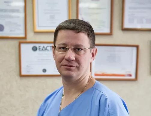 Комаров Роман Николаевич — ведущий кардиохирург 