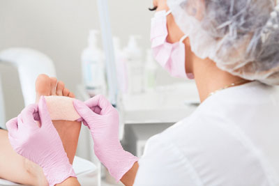 Когда обращаться к врачу с подошвенной бородавкой