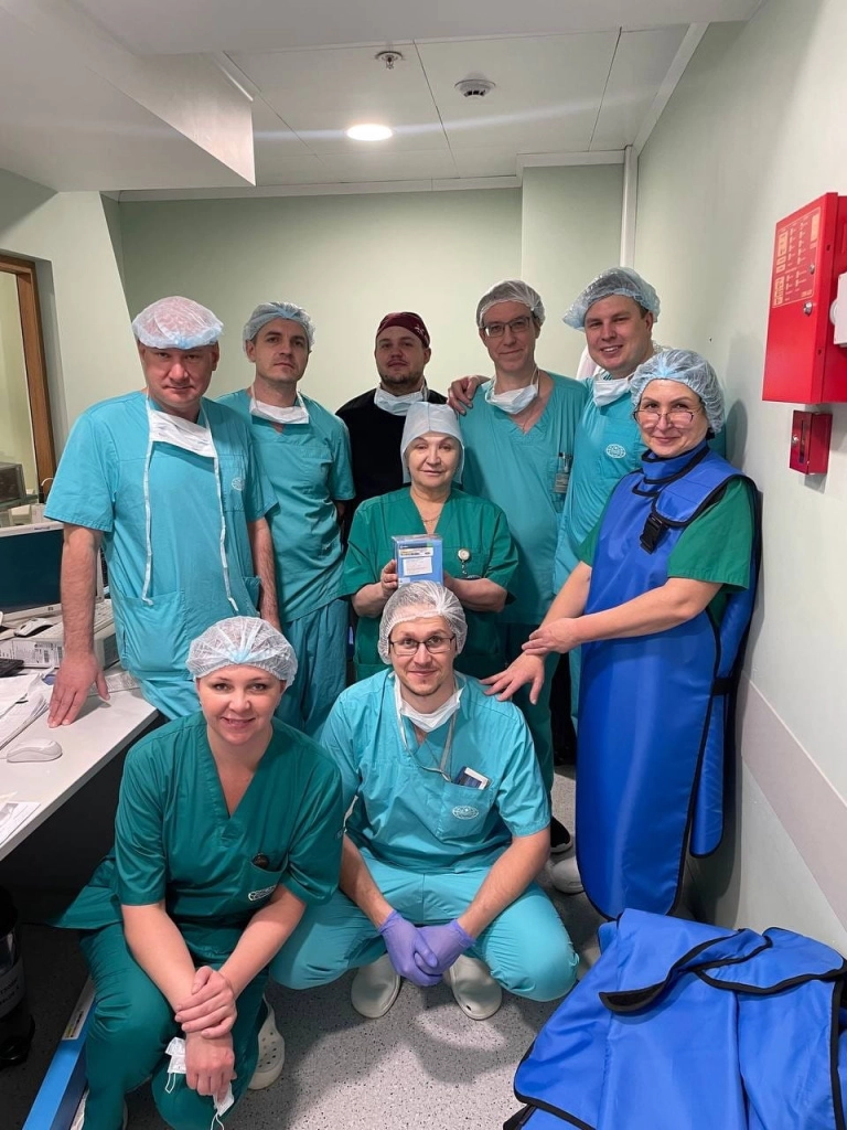 Операцию выполнила многопрофильная команда под руководством доктора медицинских наук, врача по рентгенэндоваскулярной диагностике и лечению Андрея Сергеевича Терещенко Операцию выполнила многопрофильная команда под руководством доктора медицинских наук, врача по рентгенэндоваскулярной диагностике и лечению Андрея Сергеевича Терещенко