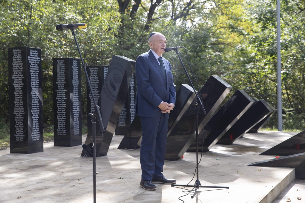 Монумент памяти жертвам Холокоста открыт в Молдове по инициативе академика Григория Ройтберга 