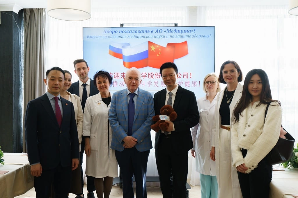 Делегация Посольства КНР